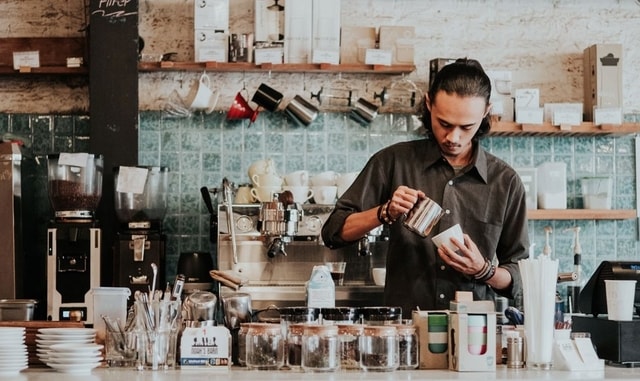 Ini 4 tipe barista yang bakal sering lo temui di coffee shop!